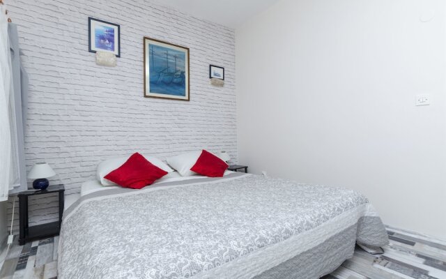 Apartments Lola