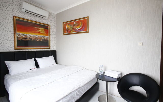 RedDoorz @ Slipi Jaya