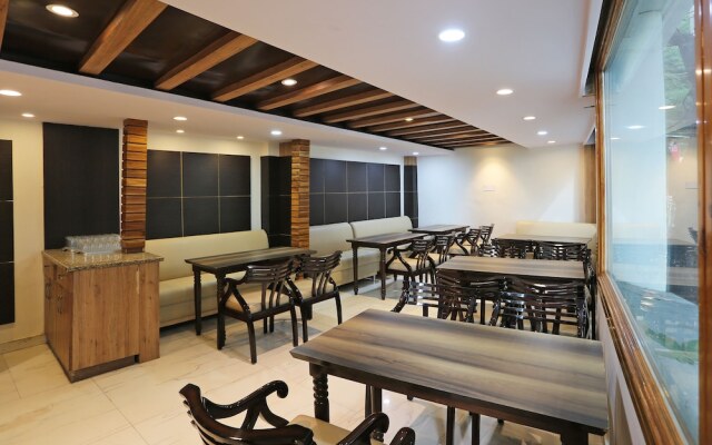 OYO Flagship 22444 Hotel Shiwalik Regency Mall Road