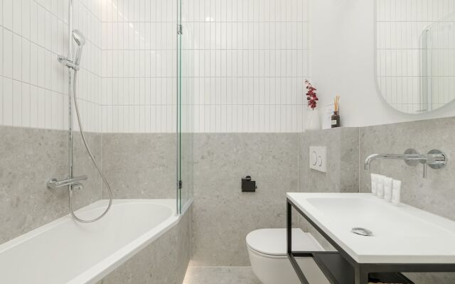 Bright Apartment Poznań by Renters