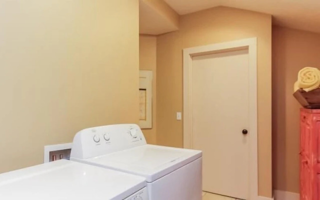 The Swallow - Three Bedroom Villa, Sleeps 7