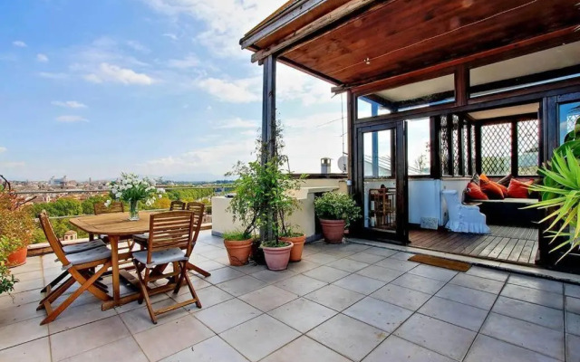 Sant Onofrio Terrace Apartment