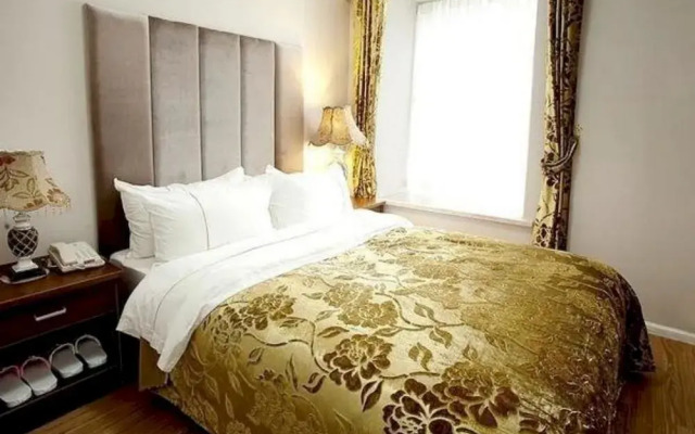 Chengdu House Hotel