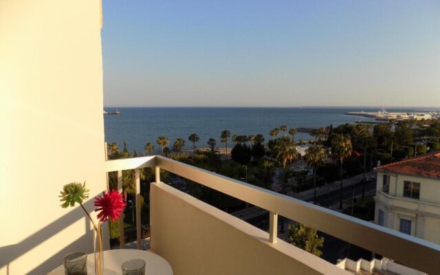 2b Boutique Seafront Apartment Olympic Beach