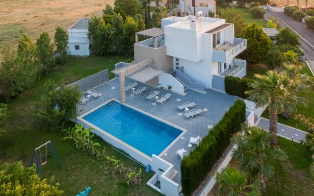 "xenos Villa 1 With Private Swimming Pool, Near The Sea"