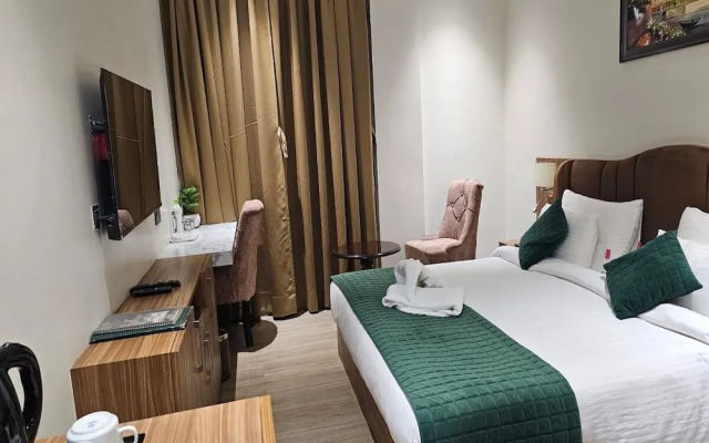 Hotel Gold In Leaf