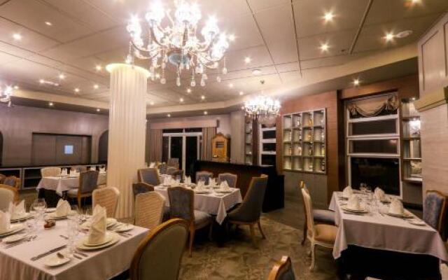 Hotel Carlito Tagaytay