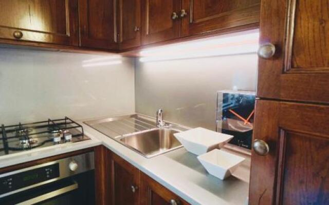 Mini ..Luxury Apartment..White