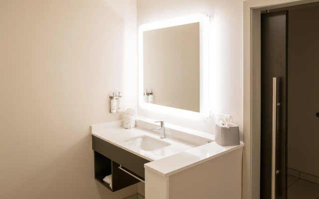 Holiday Inn Express & Suites Franklin - Berry Farms by IHG