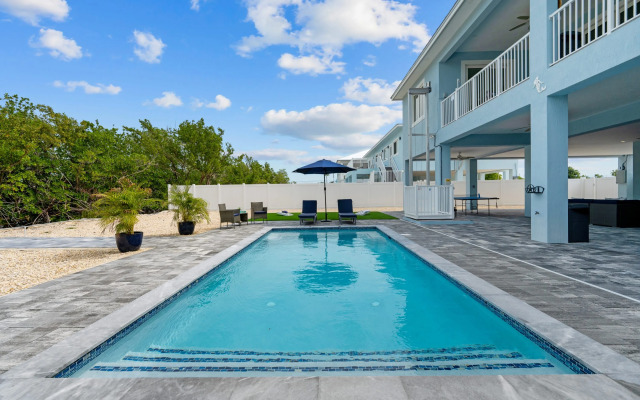 Mermaid s Paradise Pool Dock Games Views