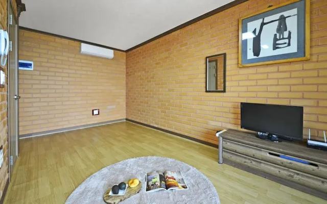 Yeosu Hwangto Pension