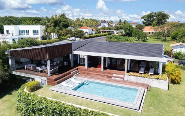 Villa Futura by Acomodo