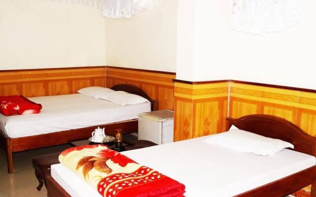 Que Huong Hotel