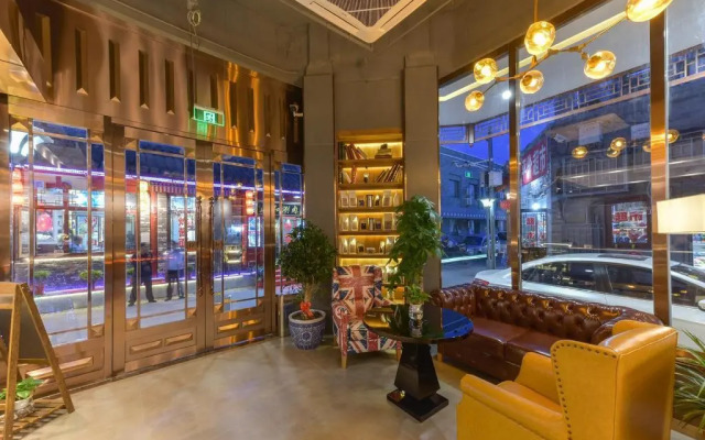 Choenix Hotel (Beijing Tiananmen Square Qianmen Street Subway Station)