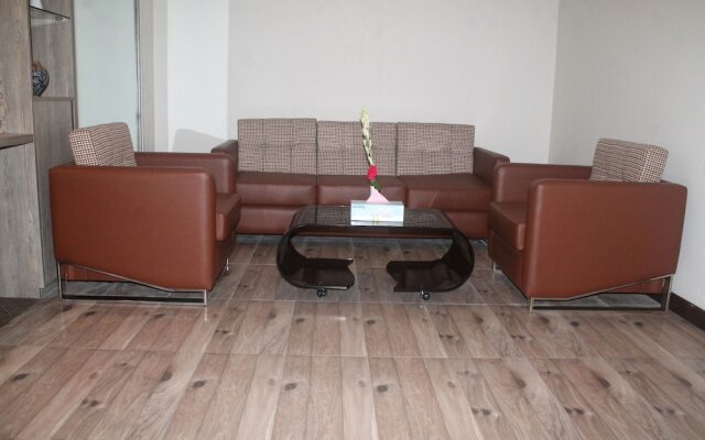 Hotel X