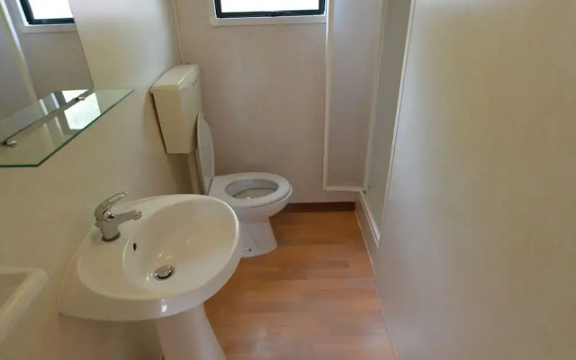 Comfy Chalet with Terrace near Sea