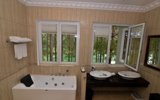 Dalat Edensee Lake Resort & Spa