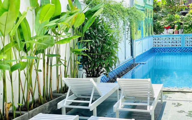 Grand Holiday Villa