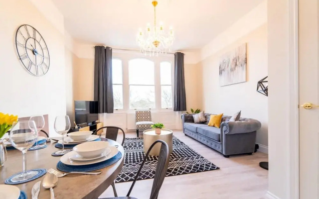 Stylish 3 Bedroom Maisonette