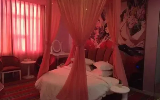 To915101 Still Love Theme Hotel