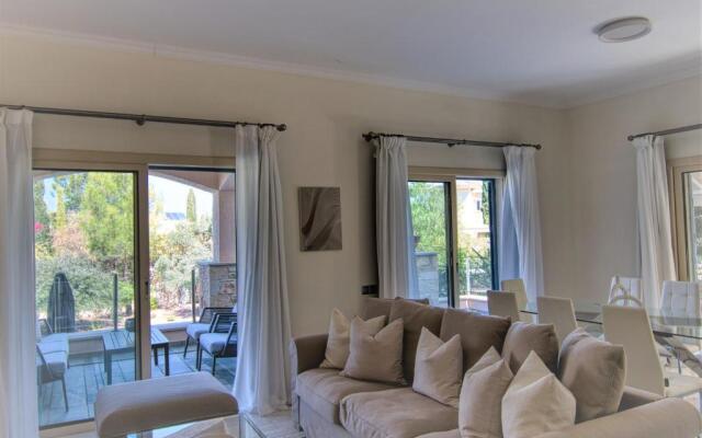 Phaedrus Living: Amorosa 13 Beachside Villa