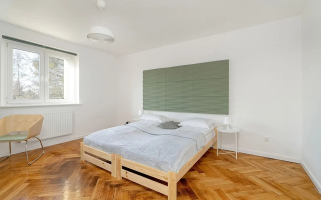Studio With Outdoor Parking by Renters
