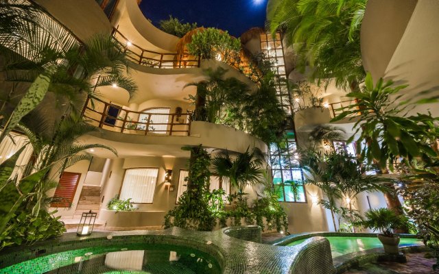 Maya Villa Condo Hotel & Beach Club