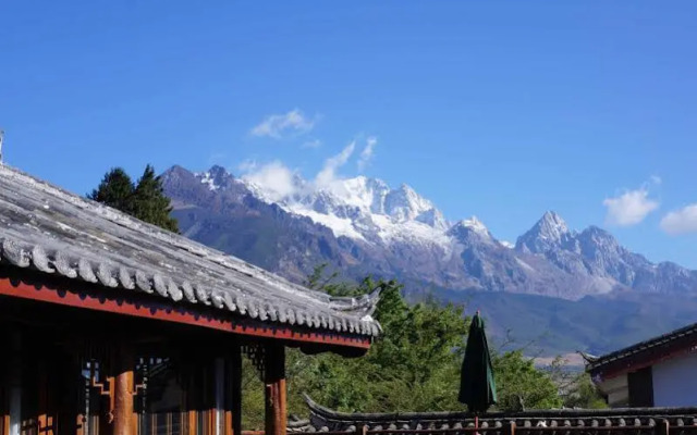 Lijiang Sadhu Inn