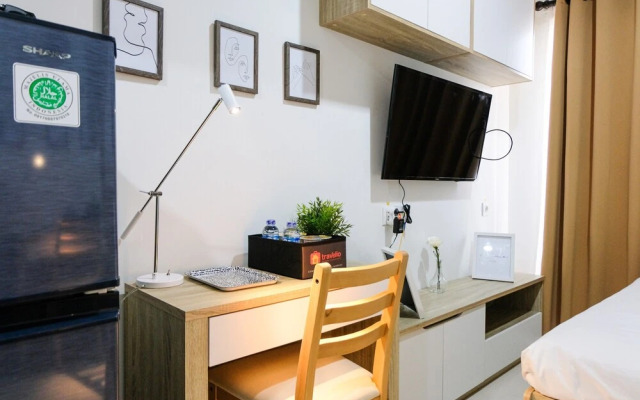 Cozy Studio Apartment with Smart TV at Springwood Residence