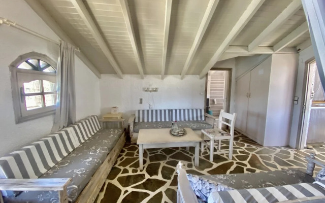 Sybota Seaside Retreat - Chique Marina Loft