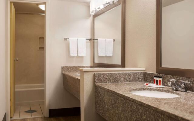 Hotel Bo, Days Inn by Wyndham Chattanooga Downtown