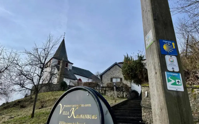 Burghaus & Villa Kronenburg
