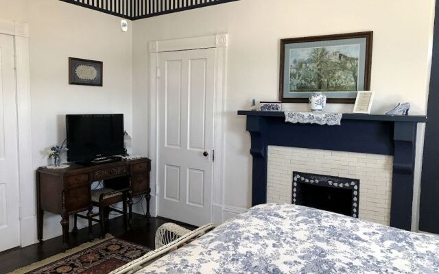 The Simmons-Bond Inn