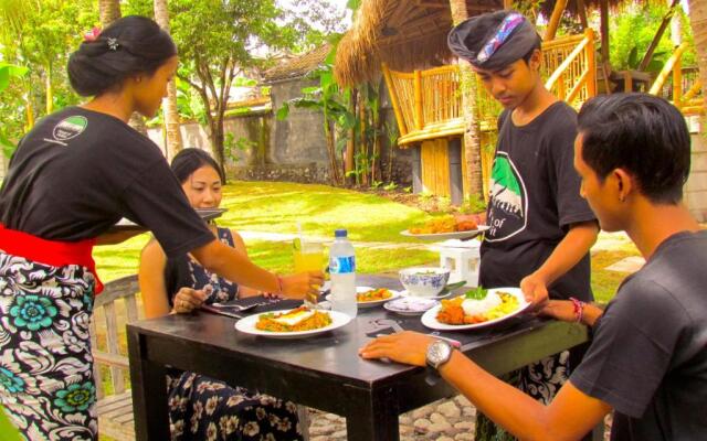 Hobbit's House Homestay