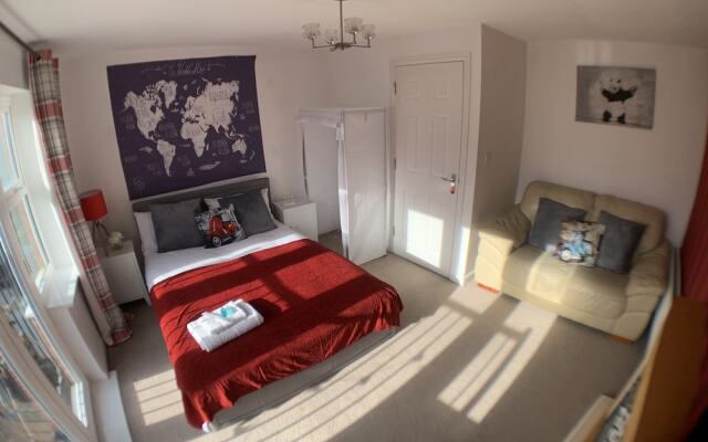 Harpers Brook  5 bedrooms TV Netflix