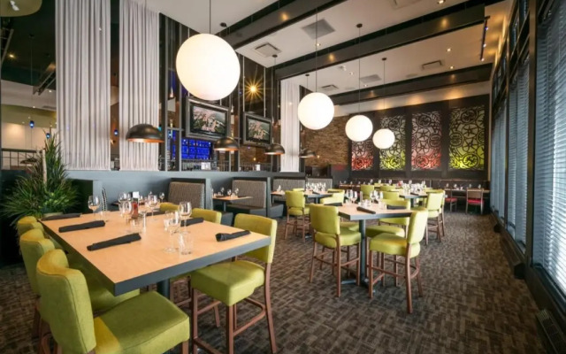 Acclaim Hotel By CLIQUE