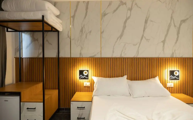 Aglon Twin's Hotel