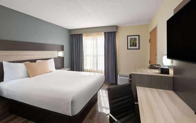 Travelodge by Wyndham Perry National Fairgrounds Area I-75
