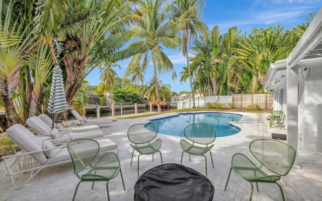 Poolside Paradise Dock & Pool!