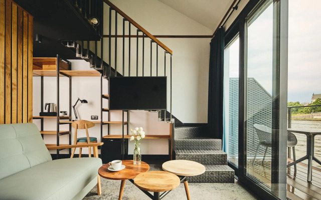 New Port Hotel