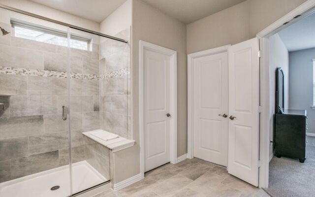 Beautiful furnished 3 bedroom Allen Home