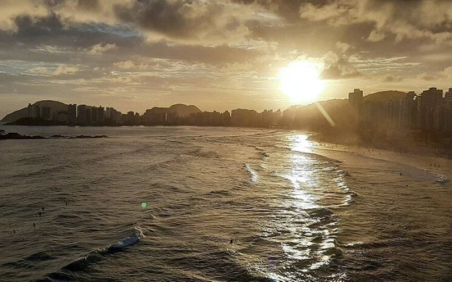 Apto pé na areia na Praia Pitangueiras