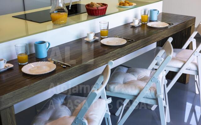 Aqua Villa by Acasadascasas