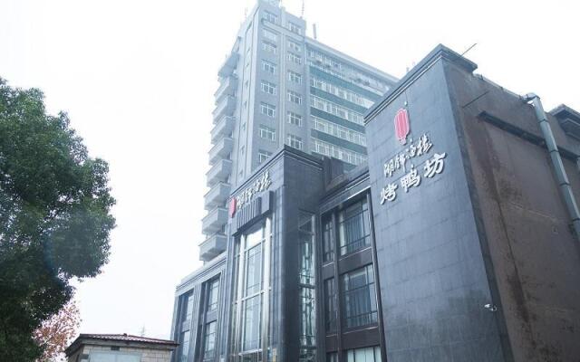 Chonpines Hotels· Wuahn Jianghan Univercity