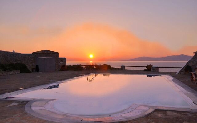Zeus Seafront Villa