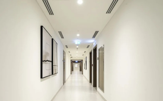 Sleek 1BR in Burj Royale with Canal View