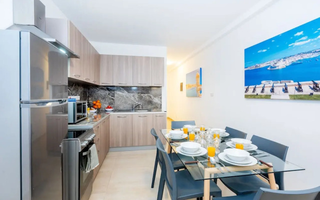 Islet Seafront Family Apartment