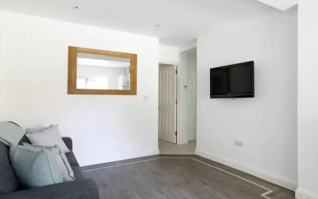 Modern Contemporary 2 Bed With Garden