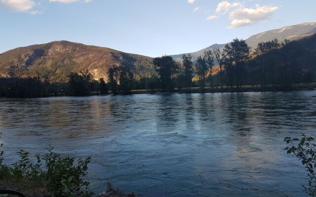 Rivermount Motel Campground and RV Park