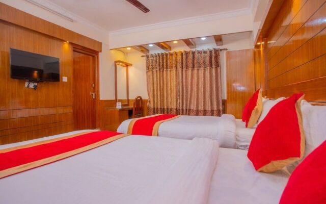 Oyo 304 Hotel Manmana